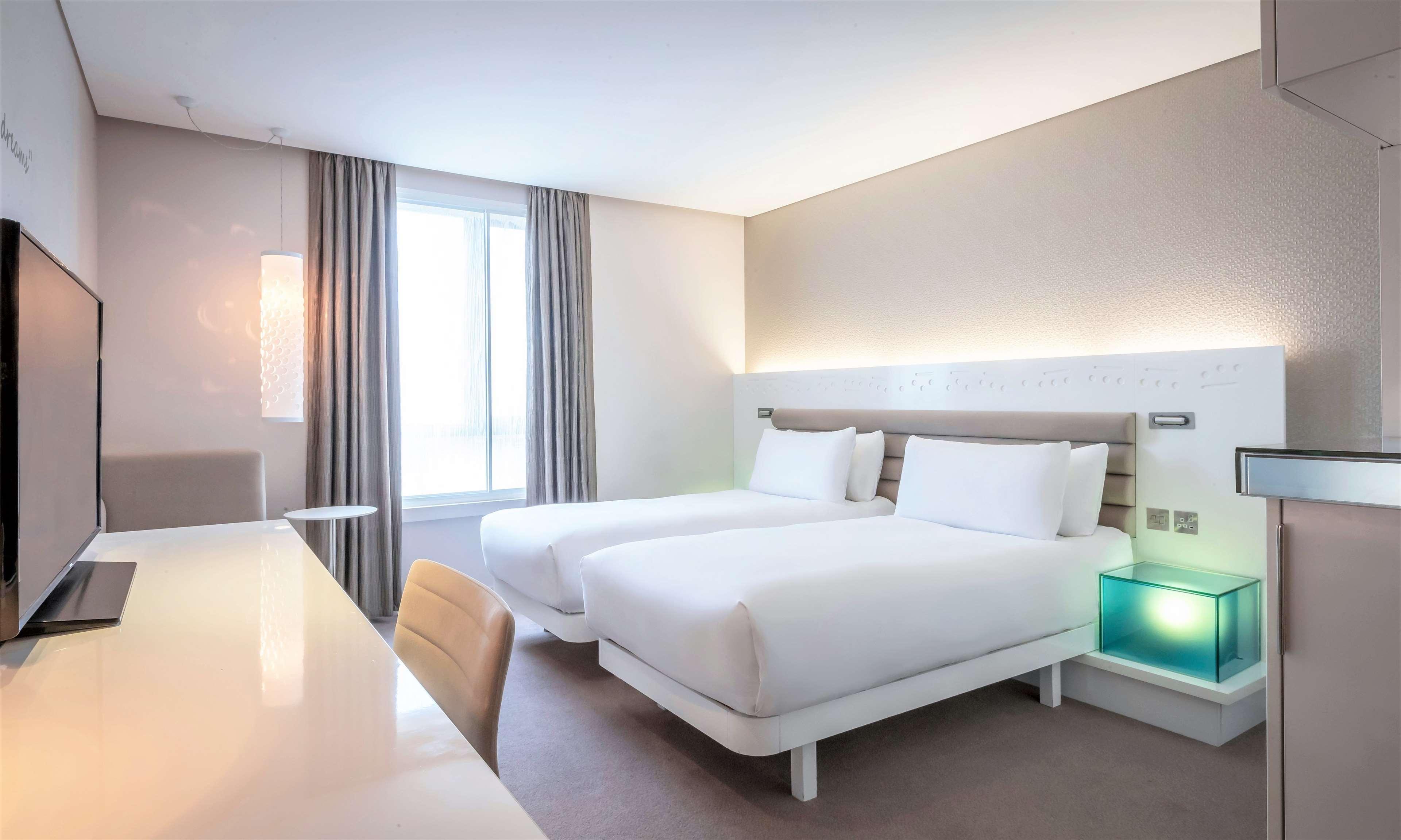 莫里森酒店-希尔顿逸林酒店 都柏林 外观 照片 A room at the hotel