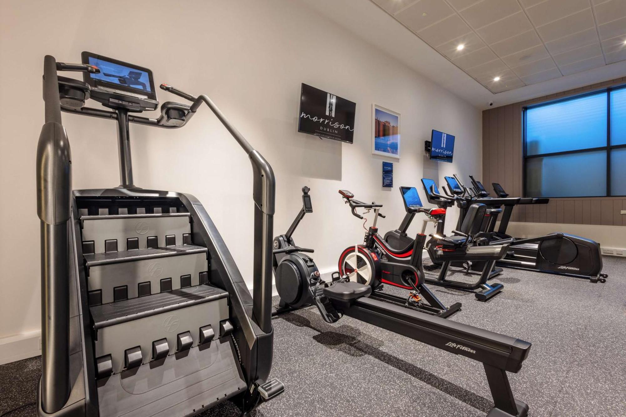 莫里森酒店-希尔顿逸林酒店 都柏林 外观 照片 The gym at the hotel